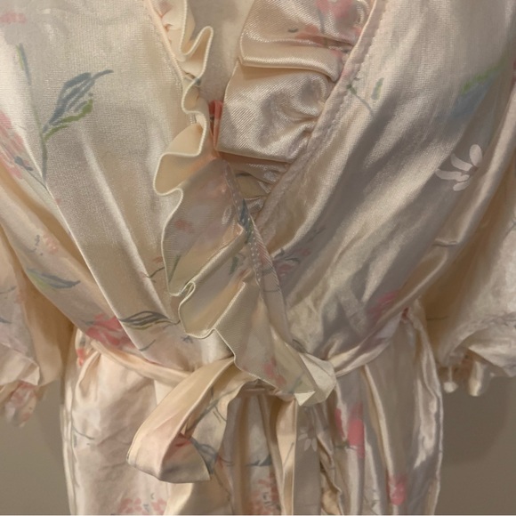Vintage JC Penney Misses Robe Satin Floral Puff Sleeve Ruffle Trim Robe - Picture 7 of 16